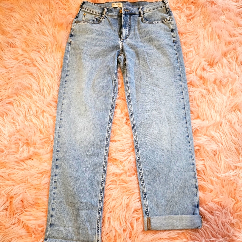Never worn Pilcro, mid-rise jeans, super soft, never worn but no tags, size 26